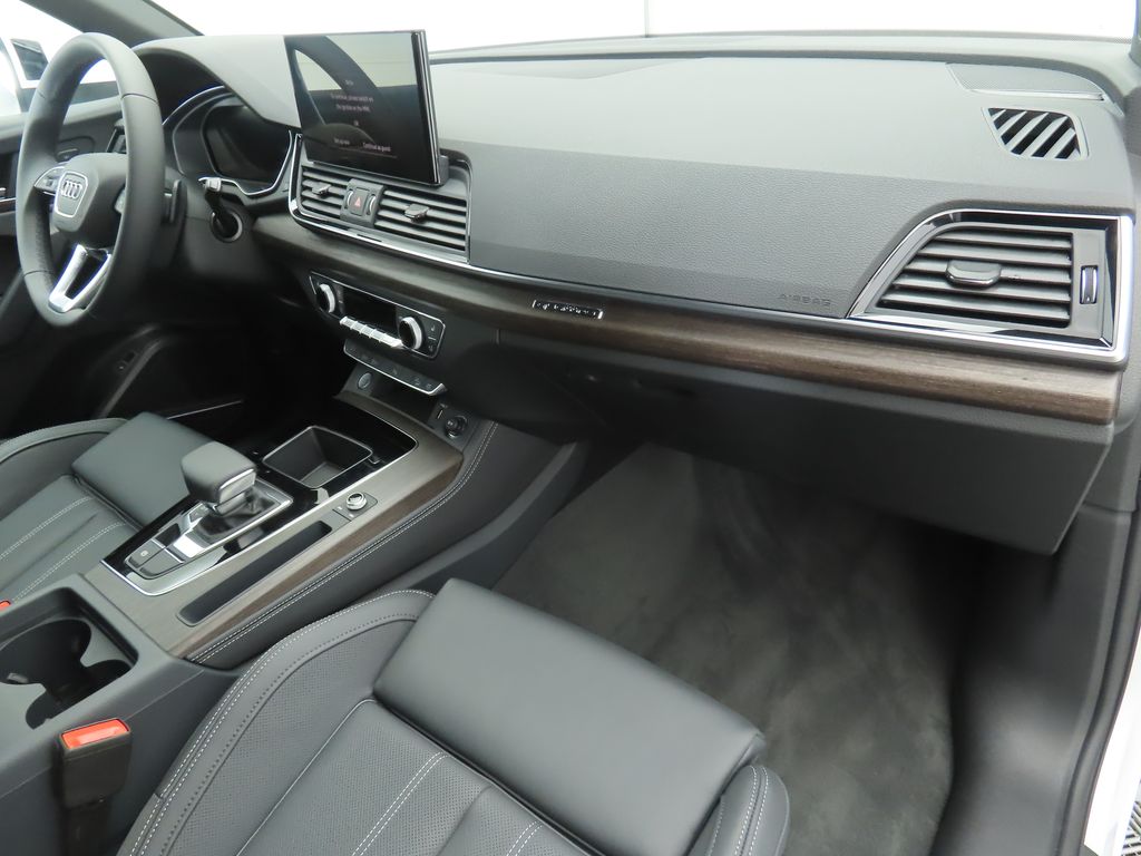 Vehicle image 18 of 33