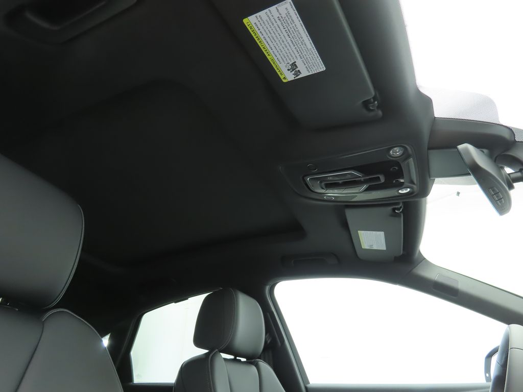 Vehicle image 19 of 33