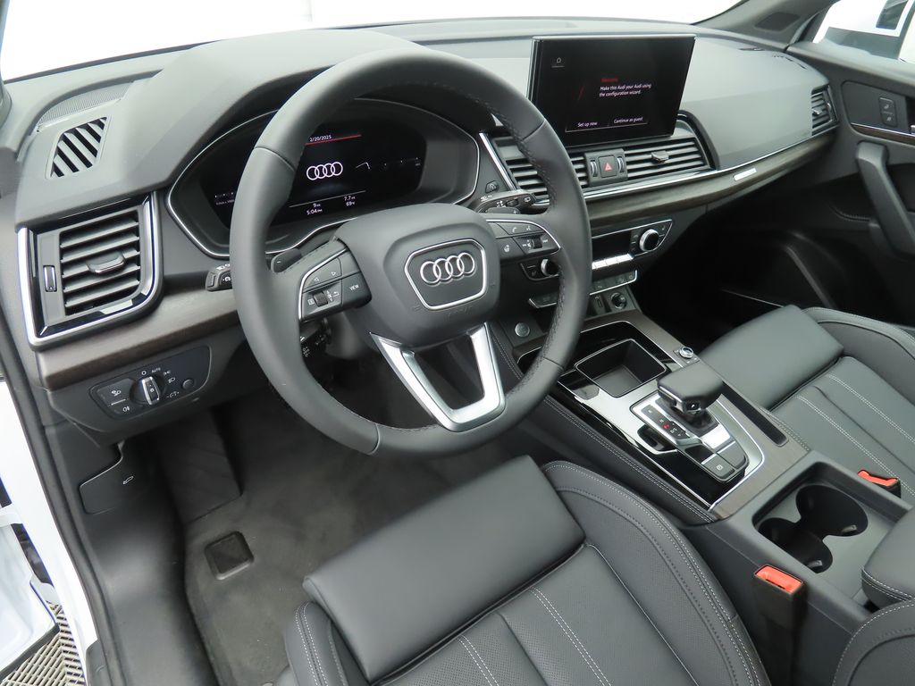 Vehicle image 10 of 33