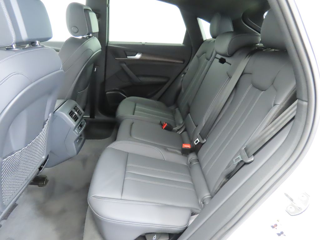 Vehicle image 22 of 33
