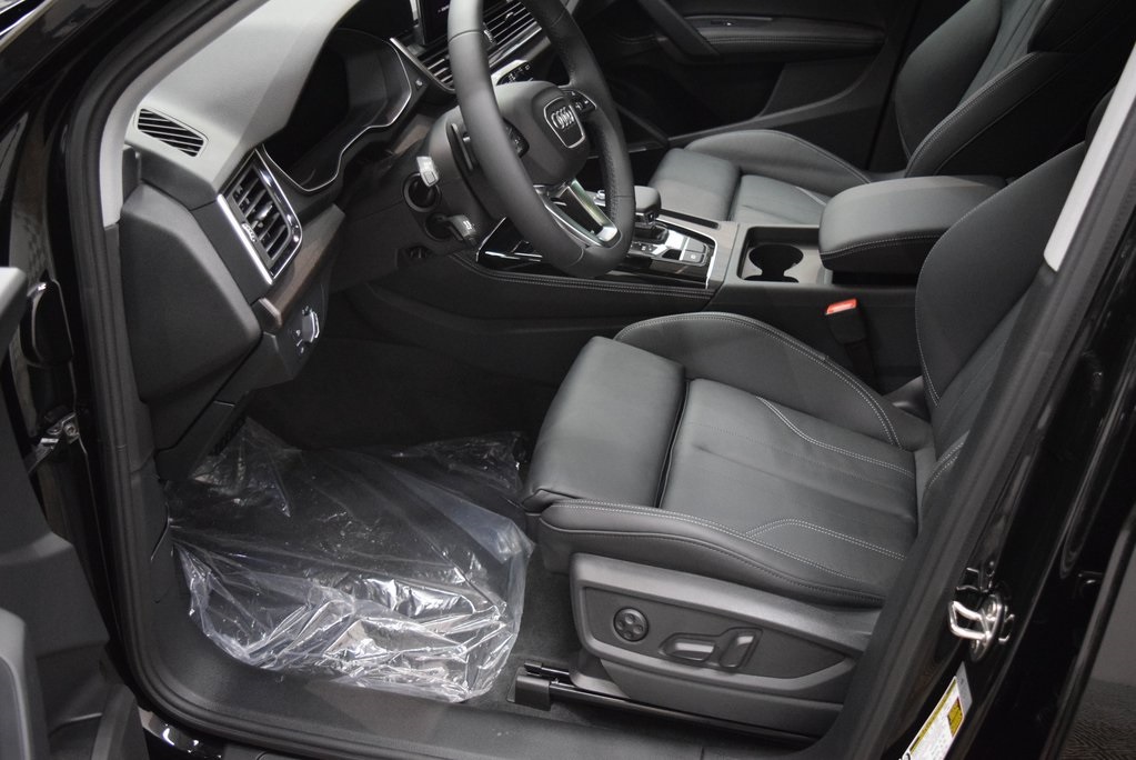 Vehicle image 4 of 15