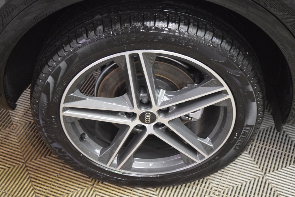 Vehicle image 11 of 15