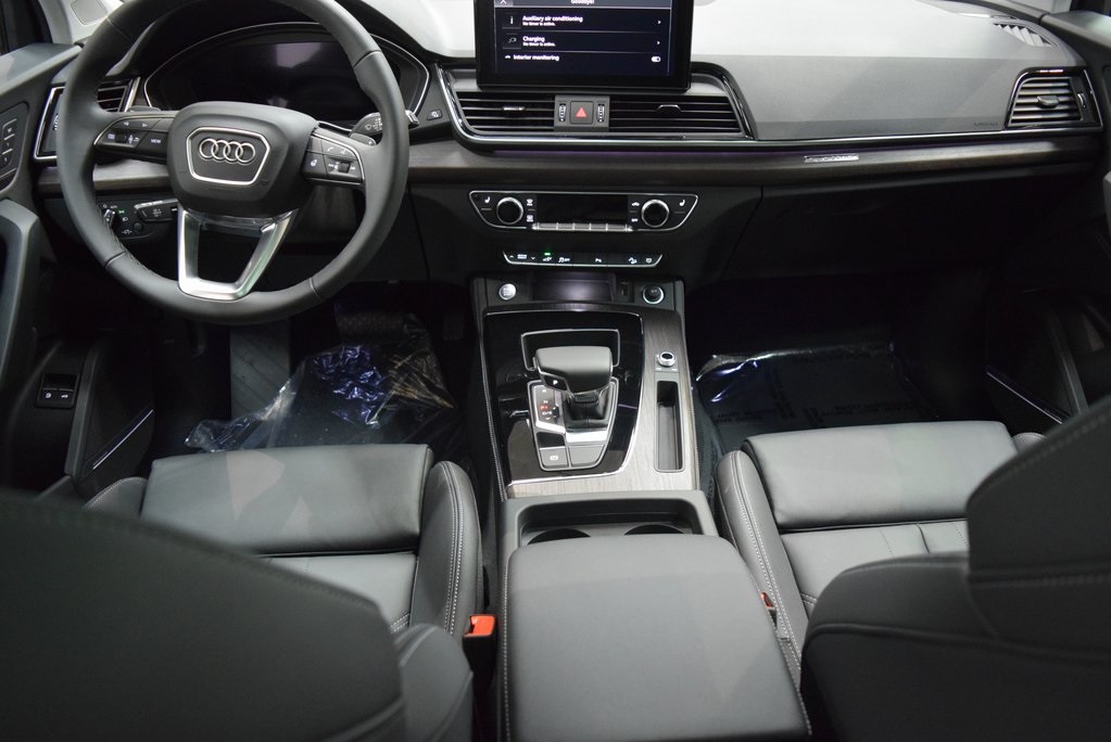 Vehicle image 8 of 15