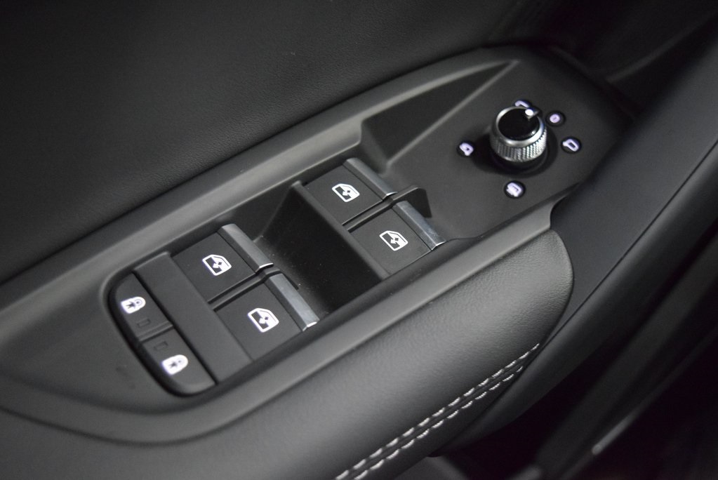 Vehicle image 14 of 15