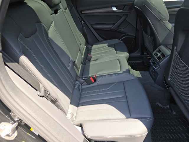 Vehicle image 14 of 42