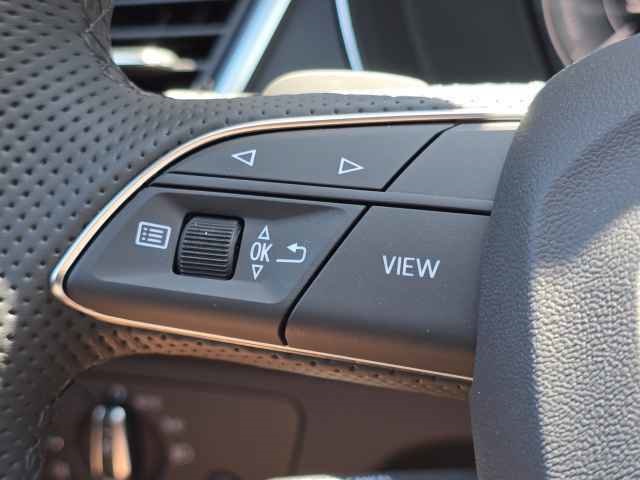 Vehicle image 28 of 42
