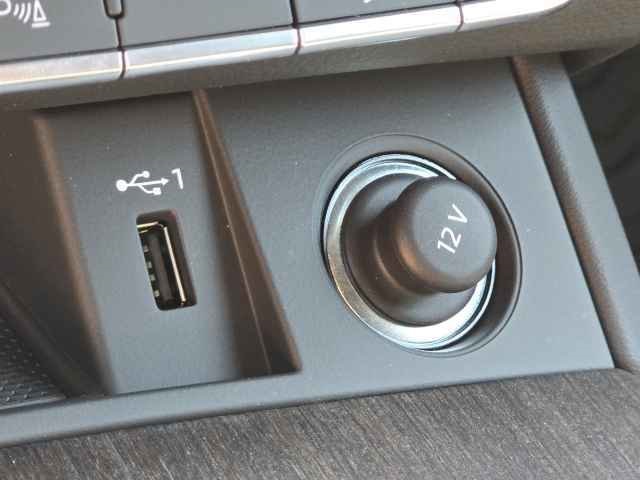 Vehicle image 26 of 42