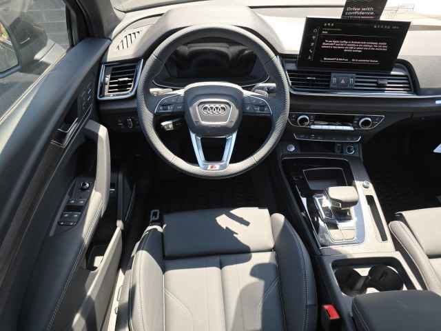 Vehicle image 18 of 42