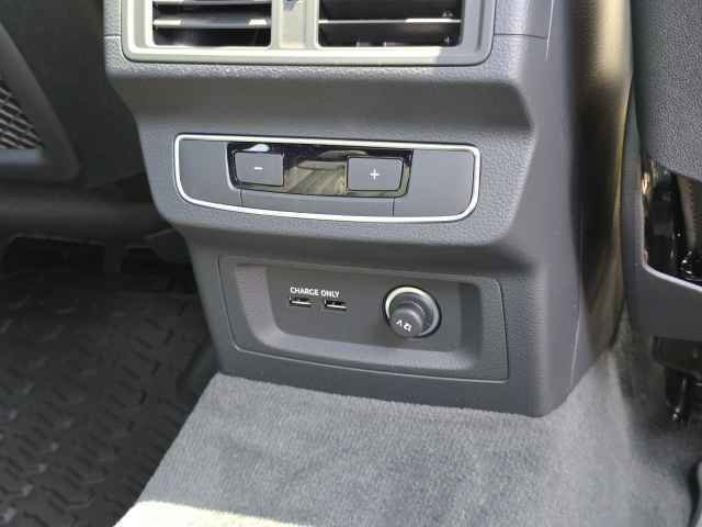 Vehicle image 29 of 42