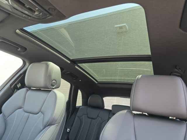 Vehicle image 16 of 42