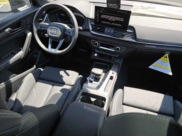 Vehicle image 17 of 42