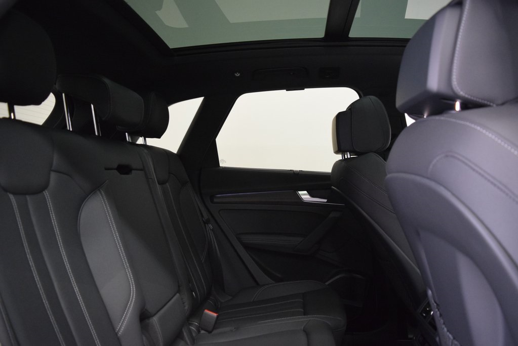 Vehicle image 6 of 14