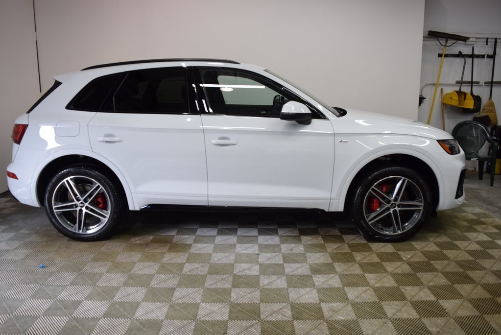 Vehicle image 2 of 14