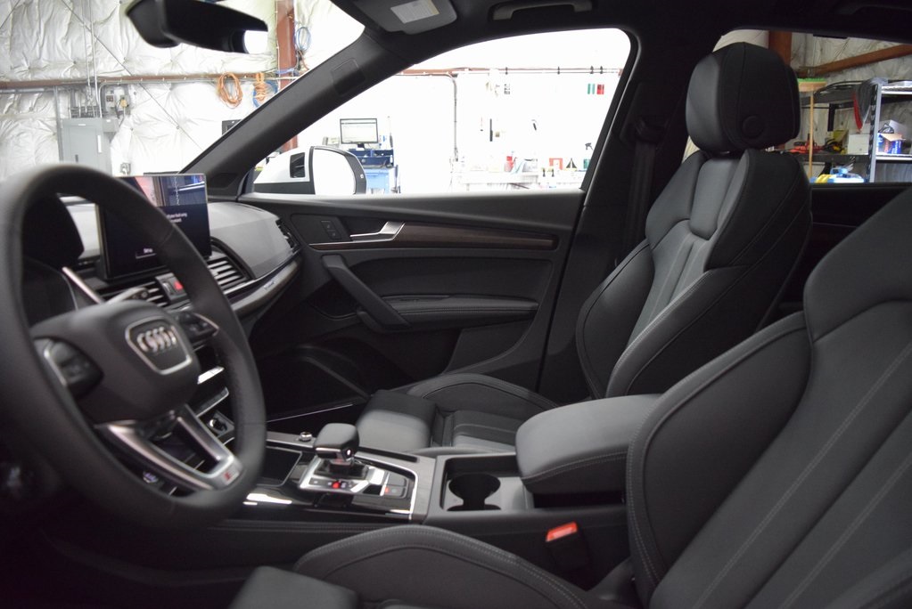 Vehicle image 4 of 14