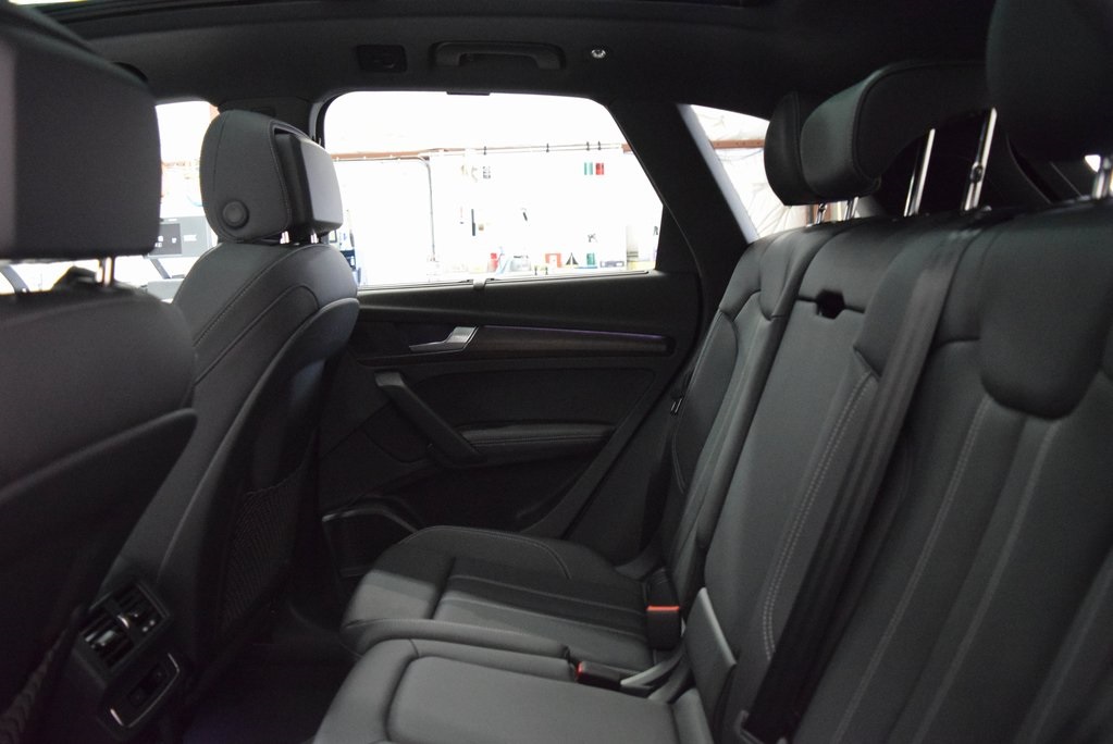 Vehicle image 5 of 14