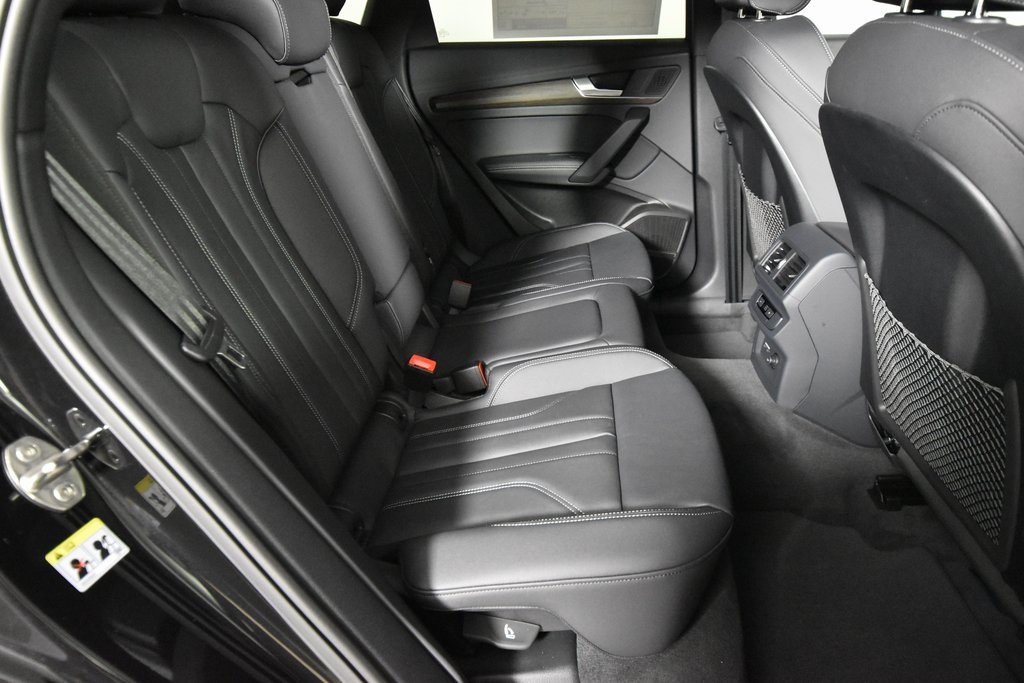 Vehicle image 11 of 19