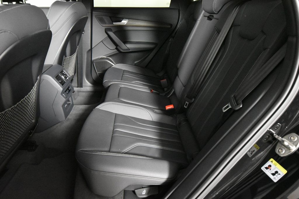 Vehicle image 10 of 19