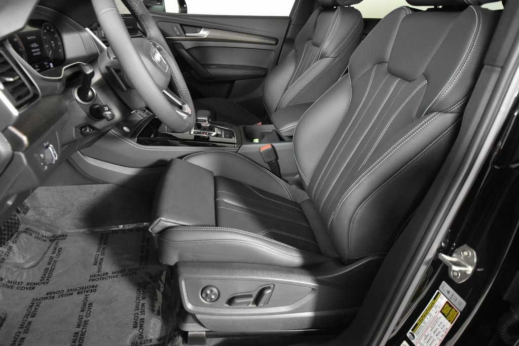 Vehicle image 9 of 19