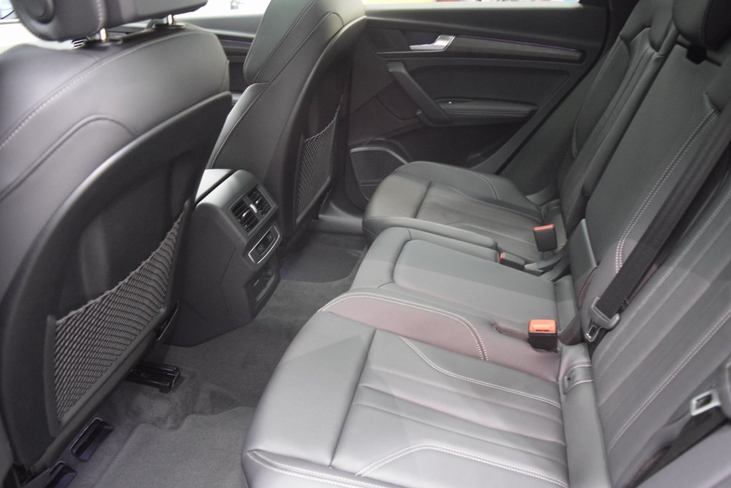 Vehicle image 5 of 14