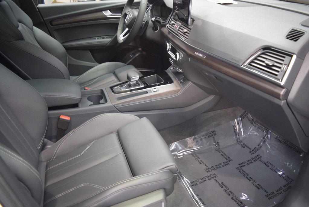 Vehicle image 7 of 14