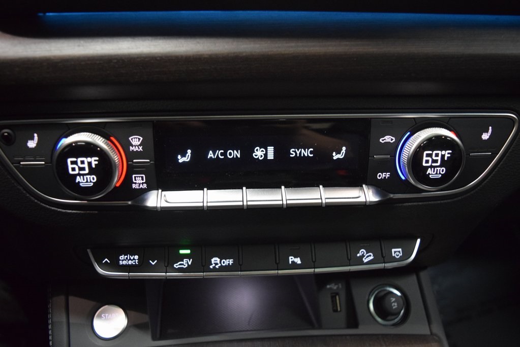 Vehicle image 13 of 14