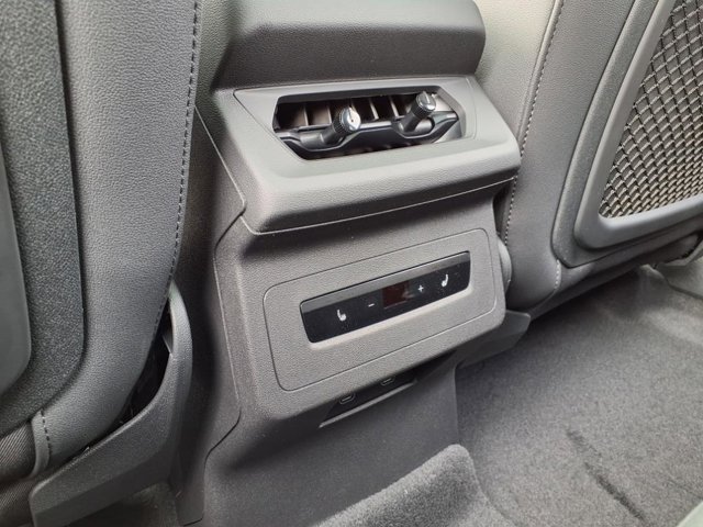 Vehicle image 10 of 24