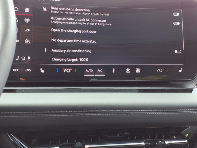 Vehicle image 18 of 24