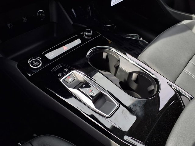 Vehicle image 20 of 24