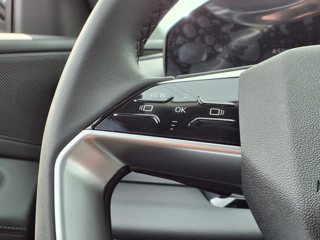 Vehicle image 23 of 24