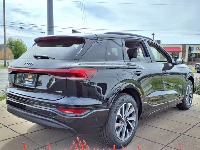 Vehicle image 4 of 24