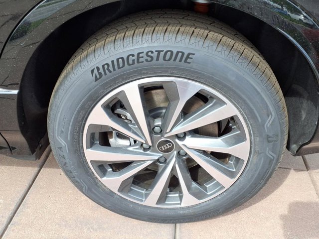 Vehicle image 12 of 24