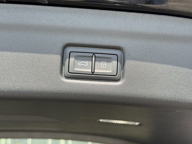 Vehicle image 16 of 33