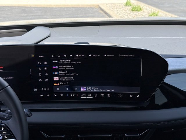 Vehicle image 28 of 33