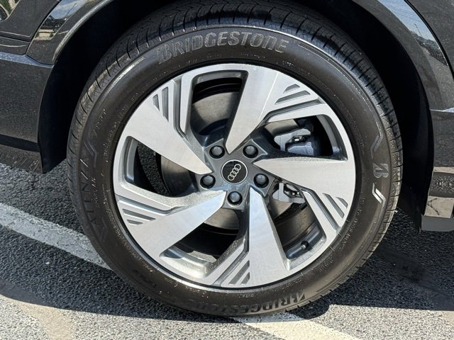 Vehicle image 6 of 33