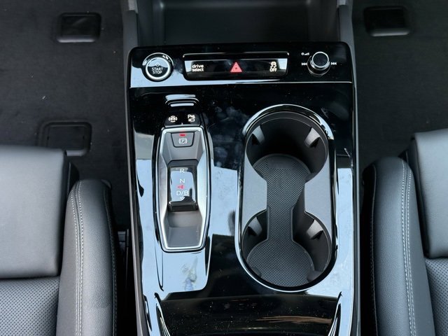 Vehicle image 26 of 33