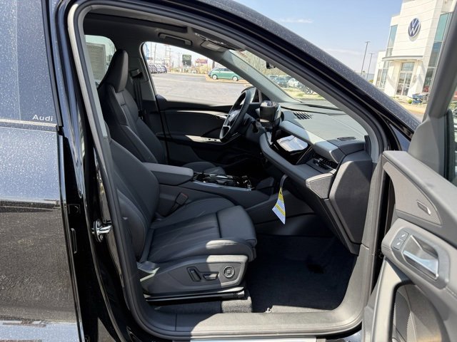 Vehicle image 17 of 33