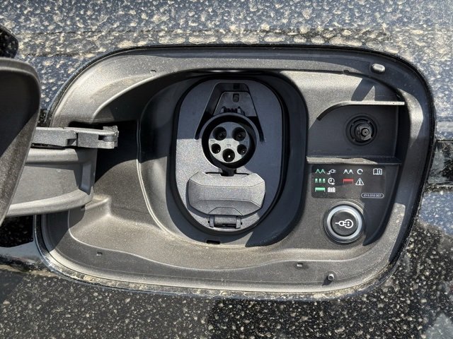 Vehicle image 14 of 33