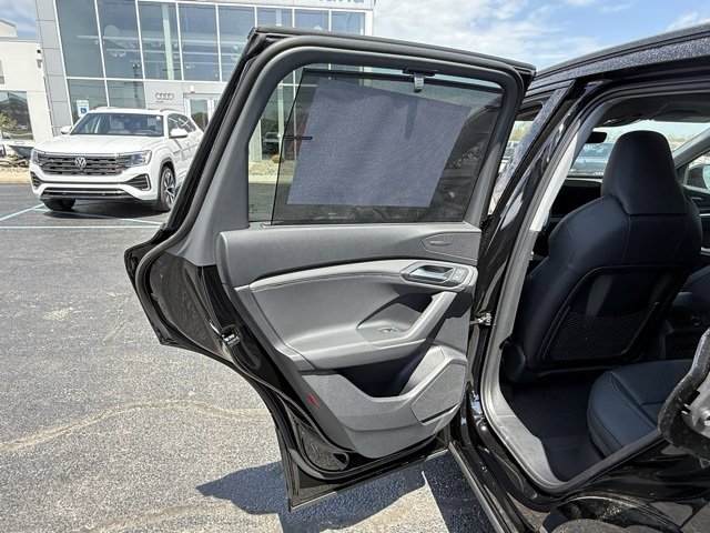 Vehicle image 13 of 33