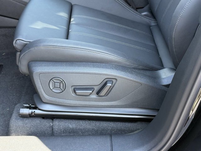 Vehicle image 9 of 33