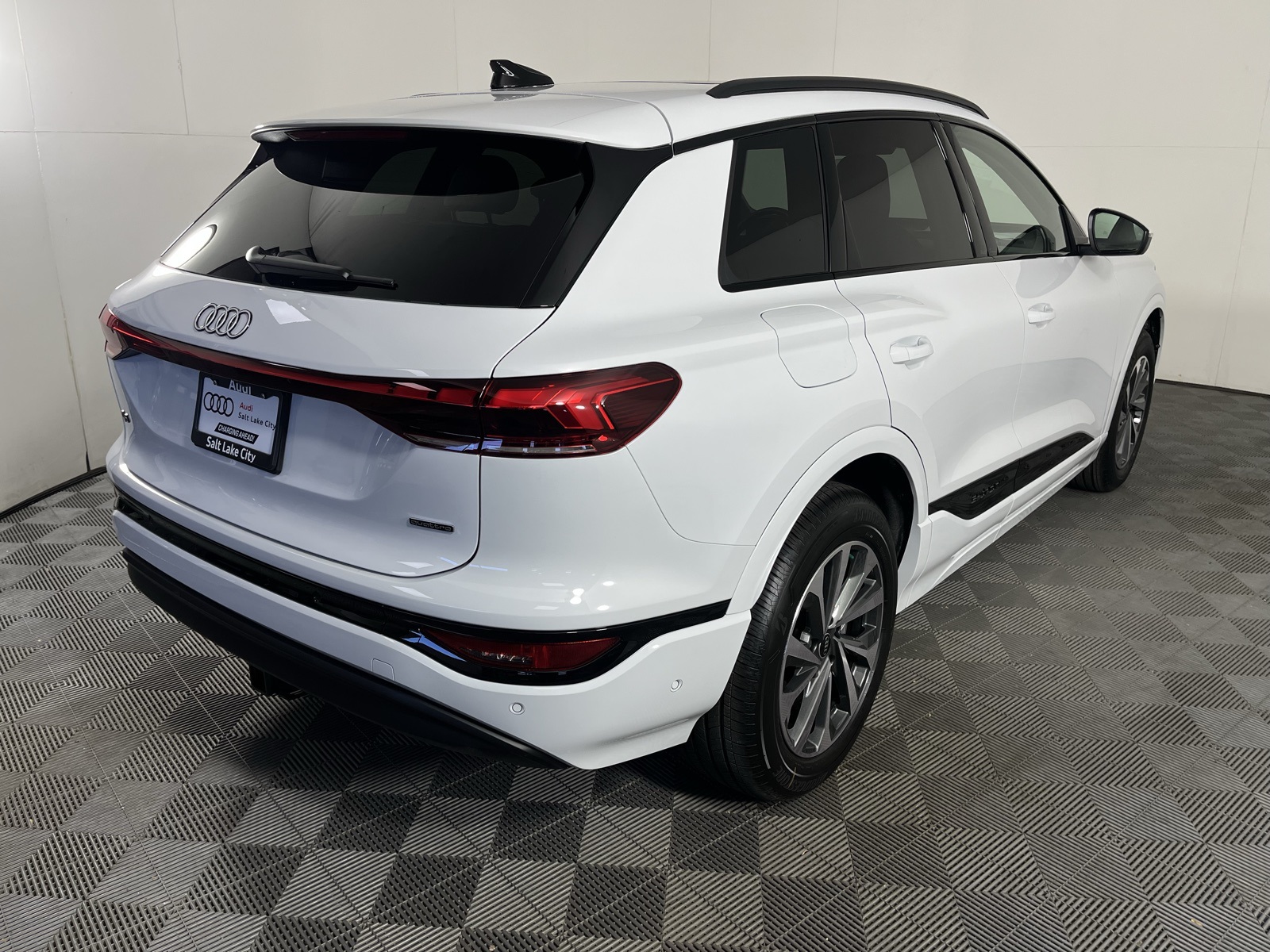 2025 Audi Q6 e-tron Premium Plus Image 5 of 25