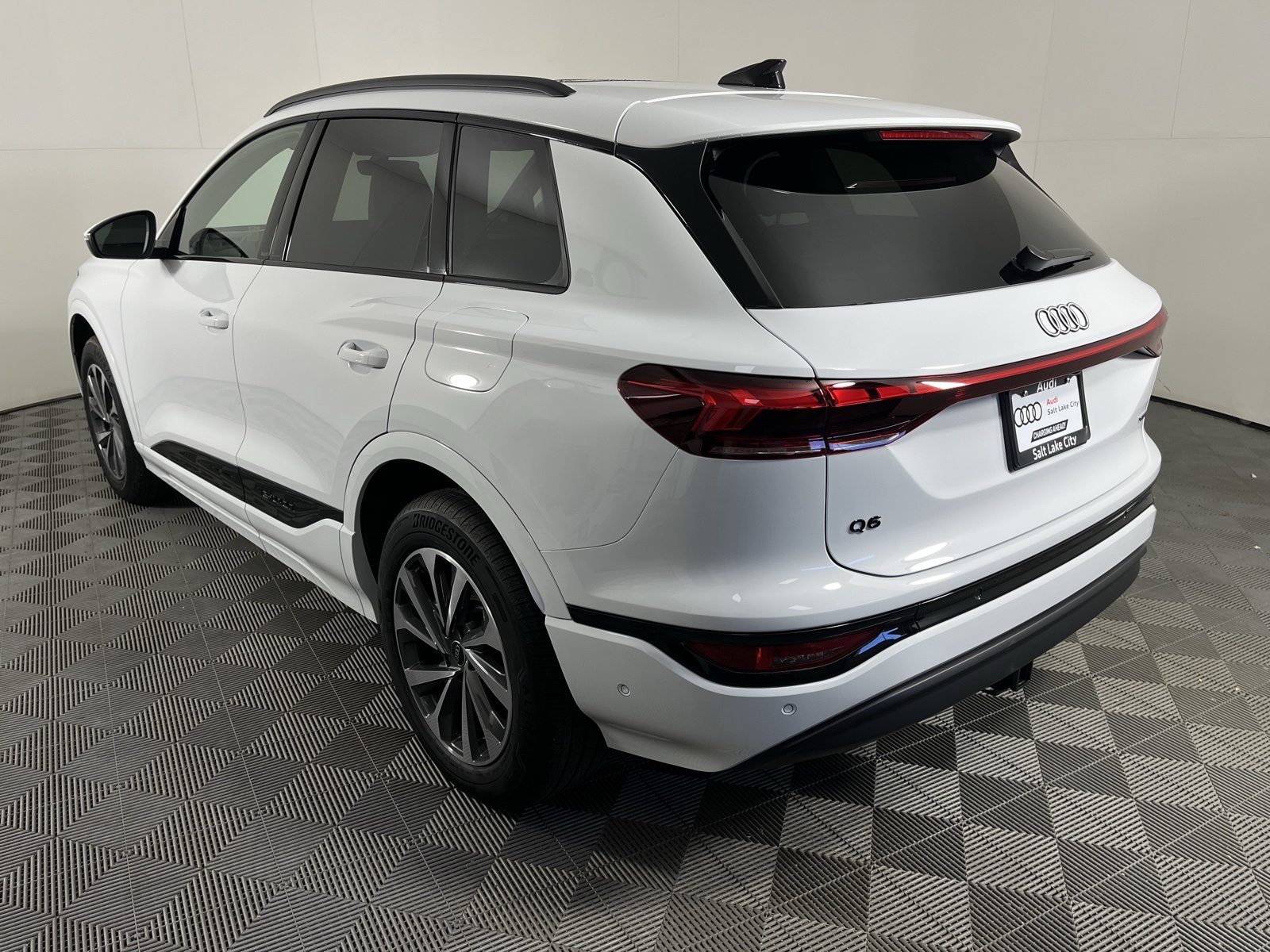 2025 Audi Q6 e-tron Premium Plus Image 7 of 25