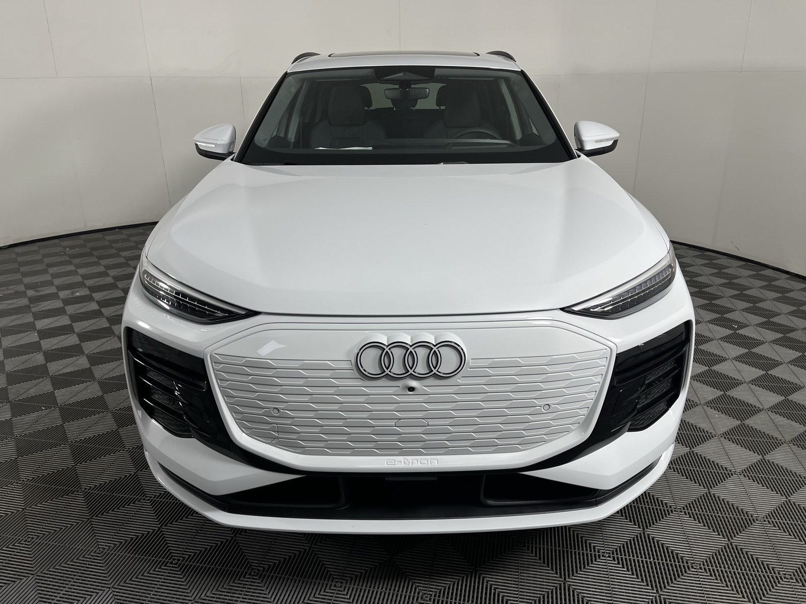 2025 Audi Q6 e-tron Premium Plus Image 2 of 25