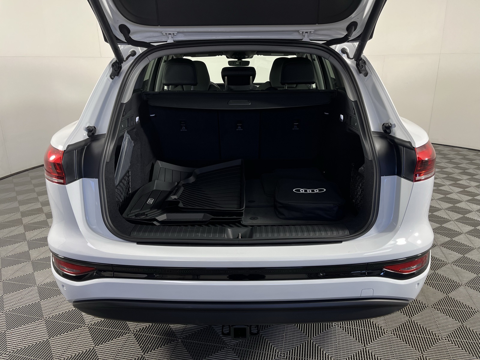 2025 Audi Q6 e-tron Premium Plus Image 9 of 25