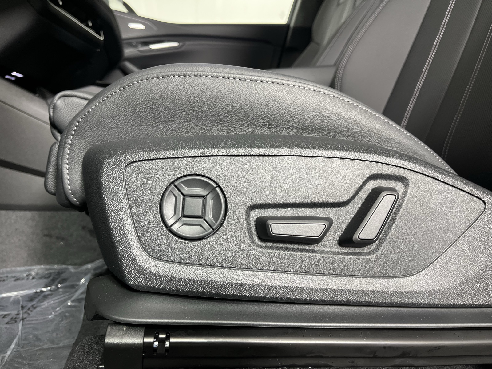 2025 Audi Q6 e-tron Premium Plus Image 23 of 25