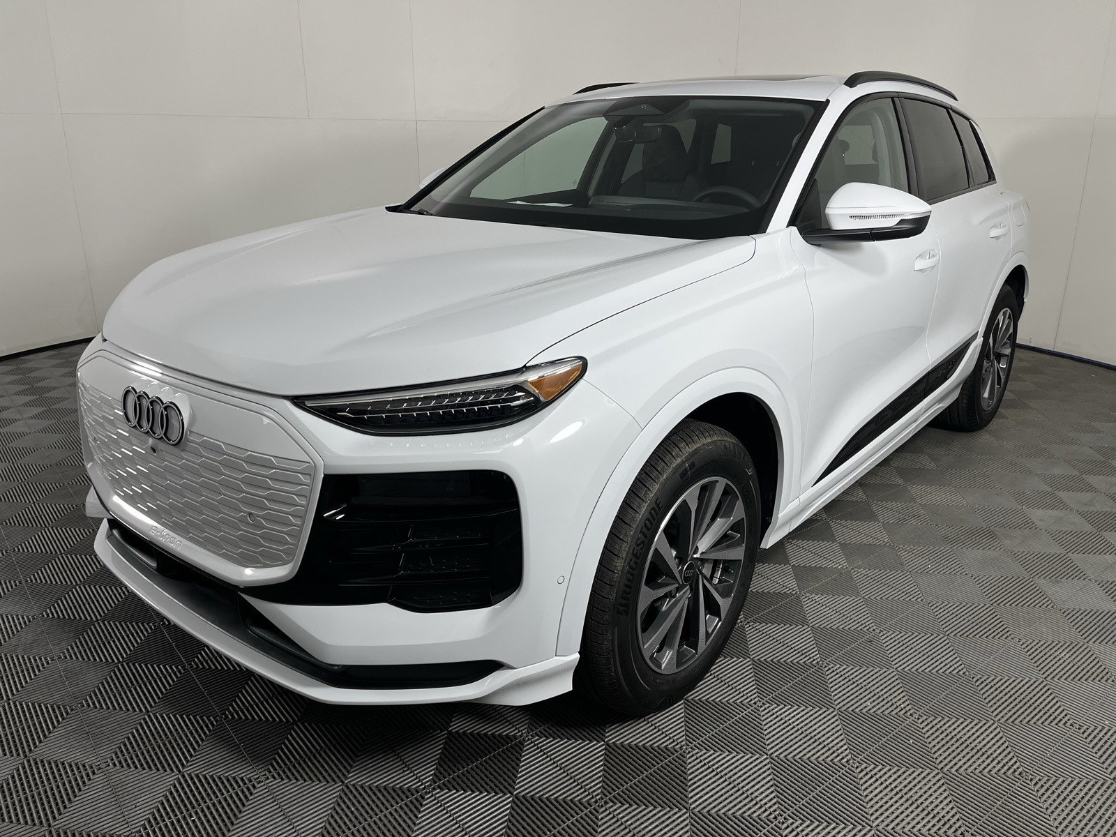 2025 Audi Q6 e-tron Premium Plus Image 1 of 25