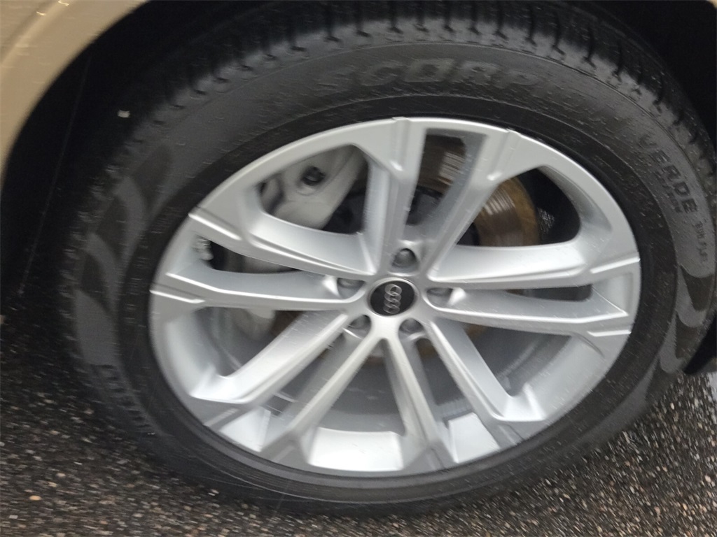 Vehicle image 15 of 24