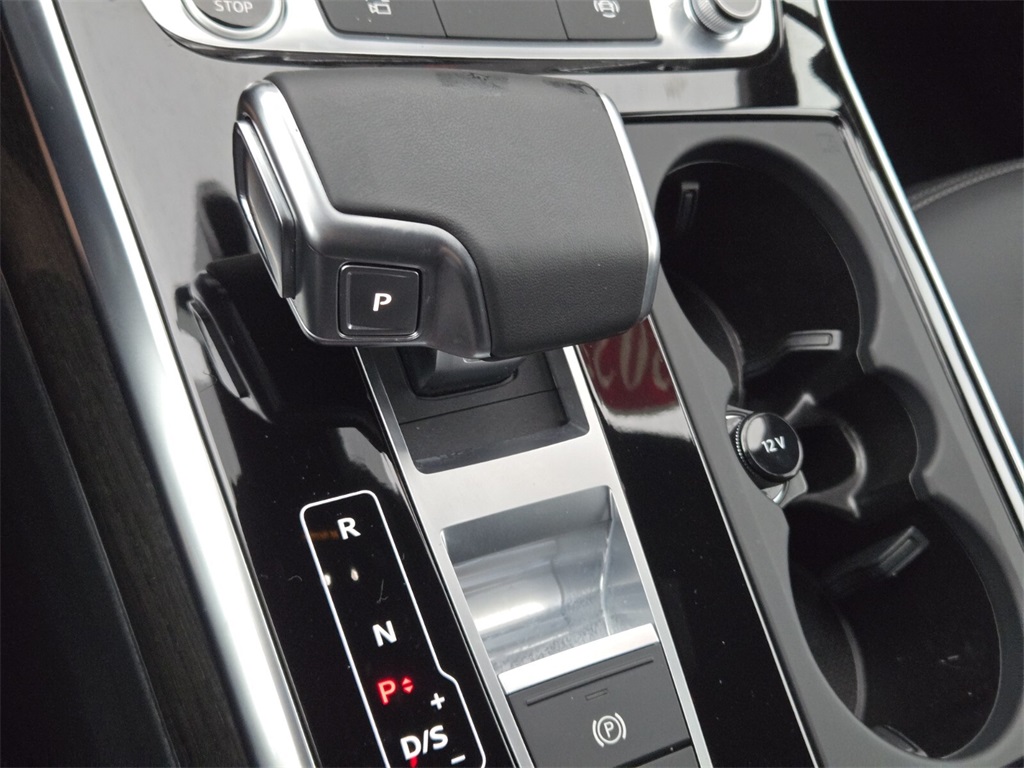 Vehicle image 19 of 24