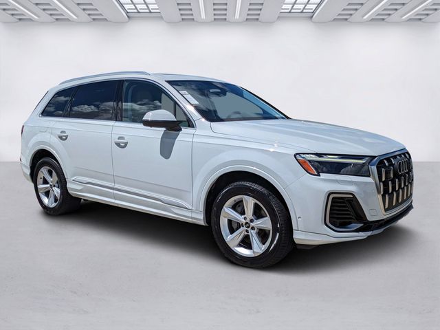 2025 Audi Q7 Premium Image 3 of 31