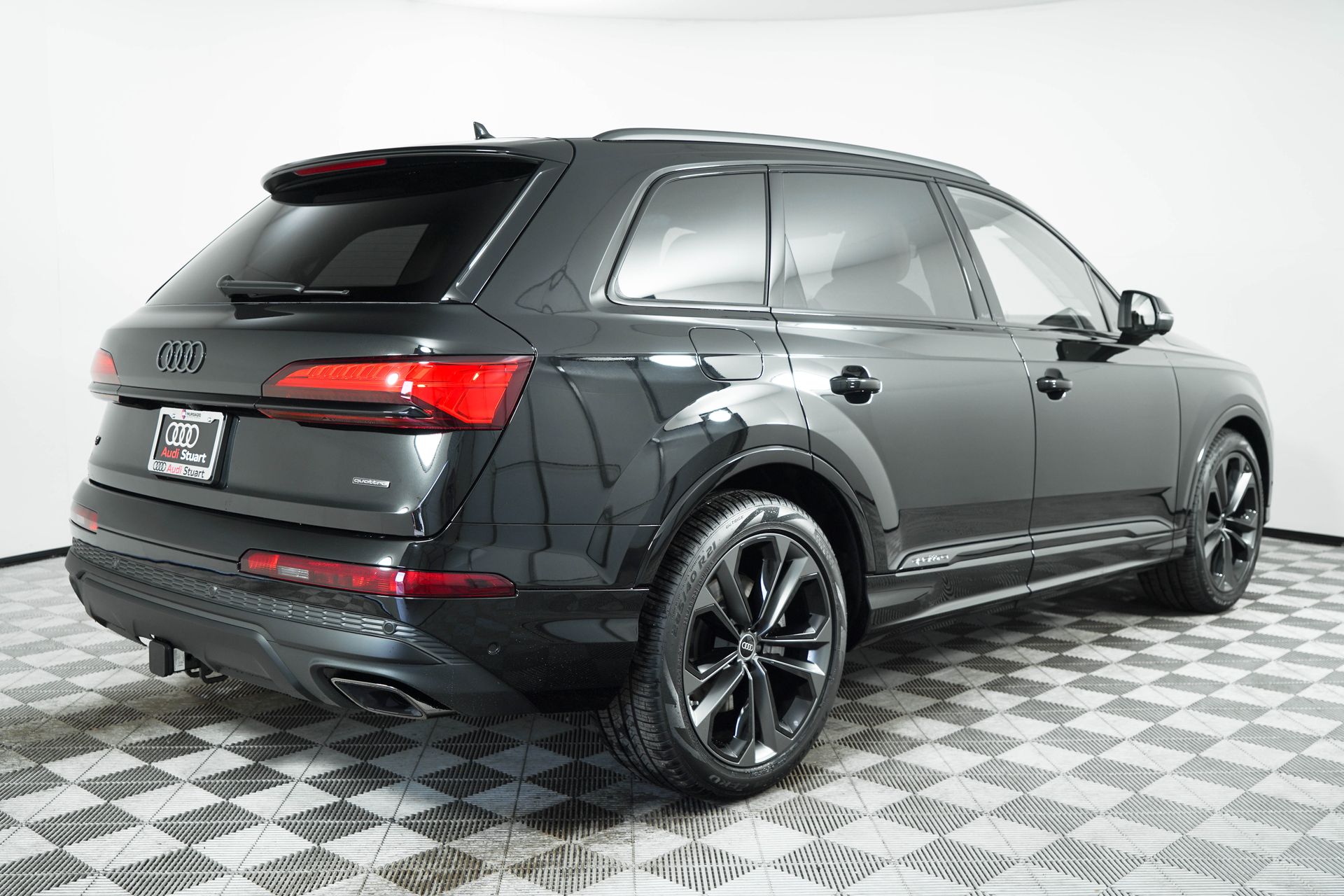 2025 Audi Q7 Premium Plus Image 5 of 38