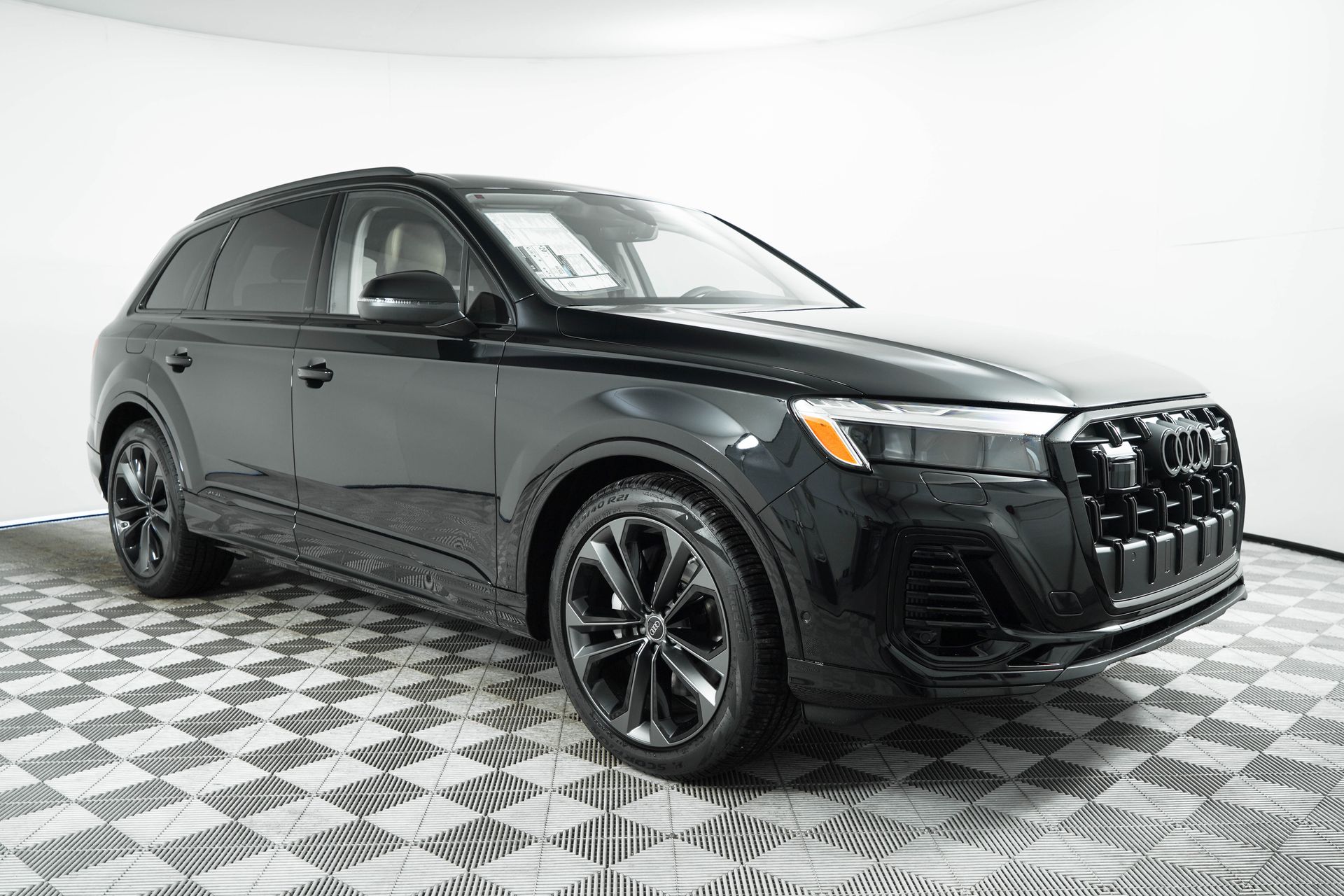 2025 Audi Q7 Premium Plus Image 3 of 38